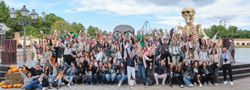 Grupo de asistentes al evento Hallowgreen organizado por PortAventura Business & Events