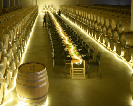 Sala de barricas de Bodegas Valdemar. Espacio para realizar reuniones, presentaciones de producto, conferencias, cócteles, almuerzos o cenas.