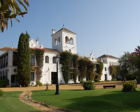  Fachada principal de Cortijo El Esparragal