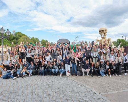 Grupo de asistentes al evento Hallowgreen organizado por PortAventura Business & Events 